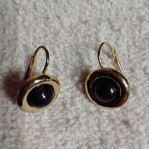 Goldtone wire black round earrings